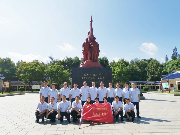 广西中烟机关原料党支部开展“追寻革命先烈事迹 弘扬爱国主义情怀”党性教育活动